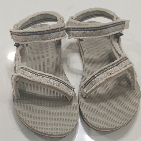 Teva Tan and Cream Strappy Sandals Sz 10 Gentle Used - Picture 8 of 10